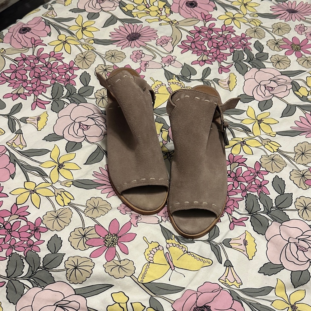 FRYE AND CO. Taupe Peep-Toe Mules